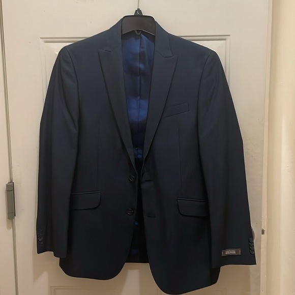 Kenneth ReactionNWT 2-piece Navy Blue suit; 77% polyester 30% rayon. - Picture 1 of 7